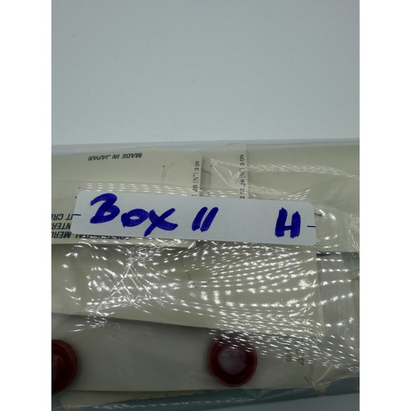 Vintage Red Buttons Lot on Cards Majestic Le Chic La‎ Petite Japan Holland - Picture 10 of 10